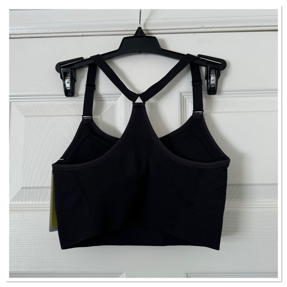 Women’s Seamless Medium Support Cami Sports Bra all in motion - Picture 3 of 4